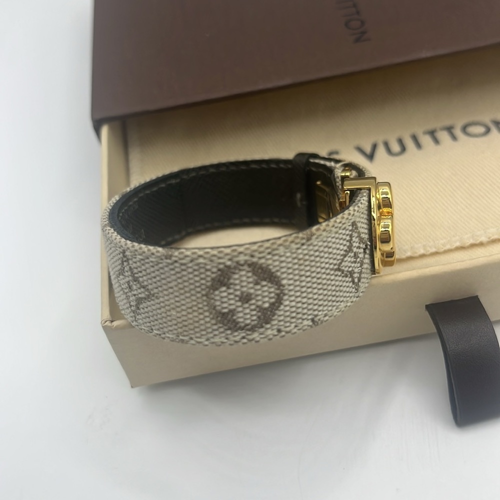 Louis Vuitton Good Luck Bracelet - Picture 6 of 8